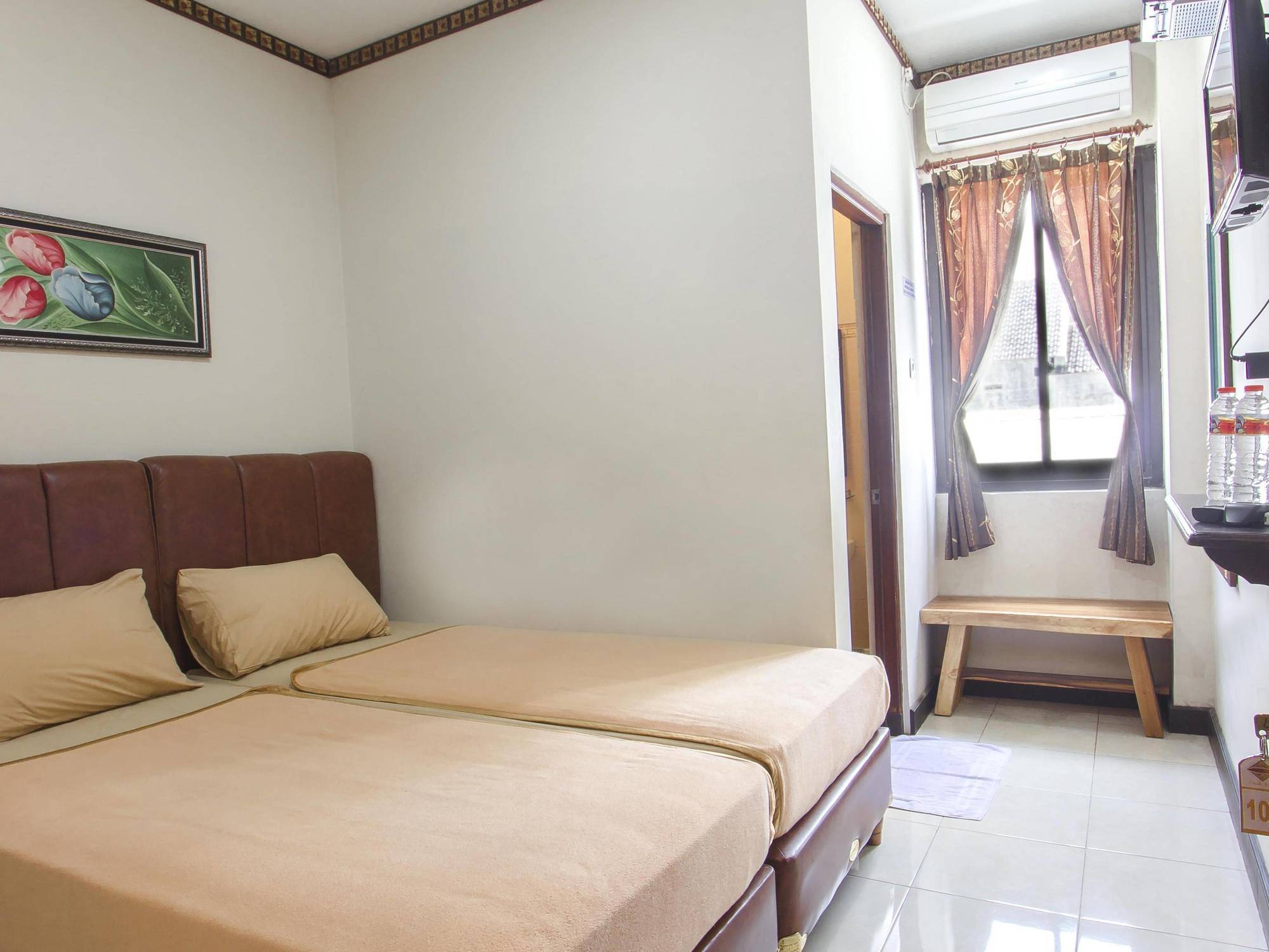 Tasik Jogja Hotel Yogyakarta Exterior foto